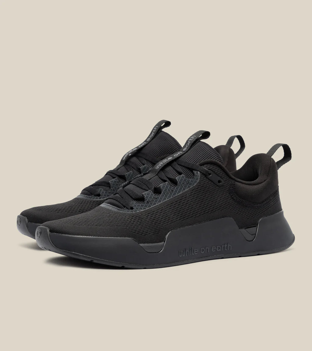 While On Earth Trainer Hydroknit | Black