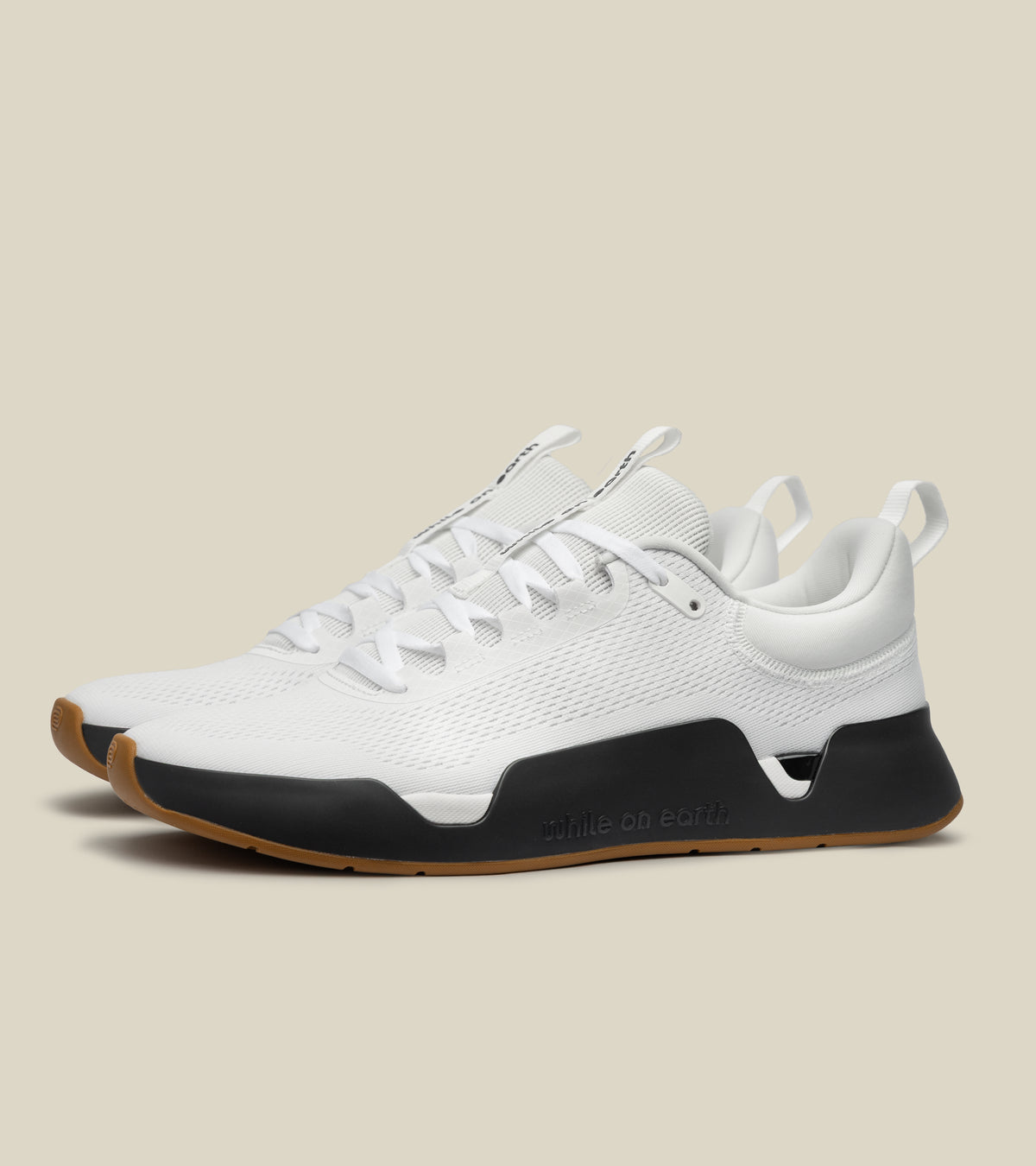 WHILE ON EARTH MOVE TRAINER | WHITE / BLACK GUM