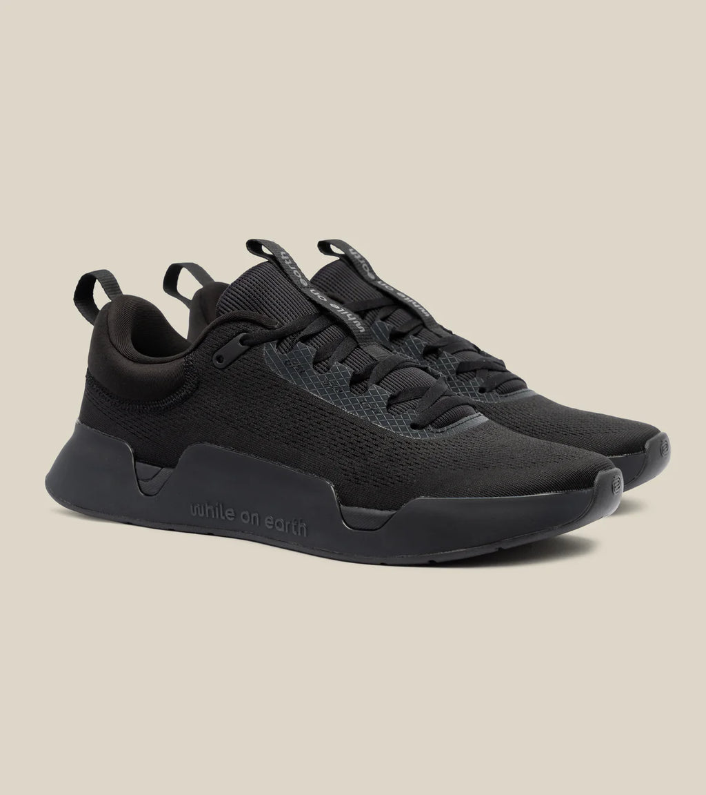 While On Earth Trainer Hydroknit | Black