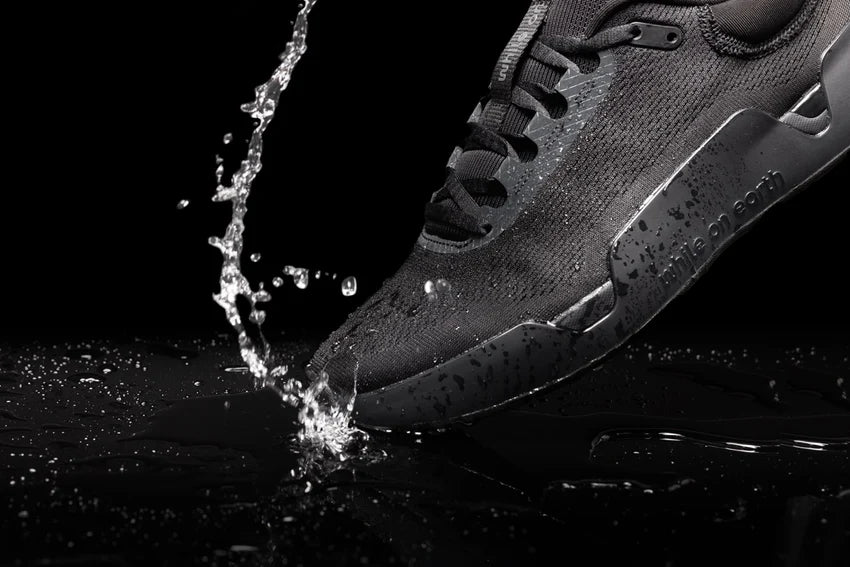 While On Earth Trainer Hydroknit | Black