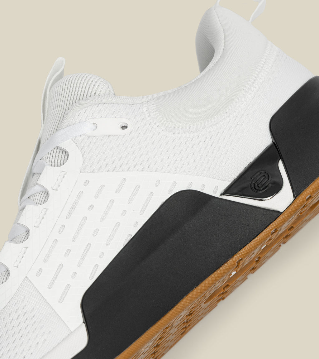 WHILE ON EARTH MOVE TRAINER | WHITE / BLACK GUM